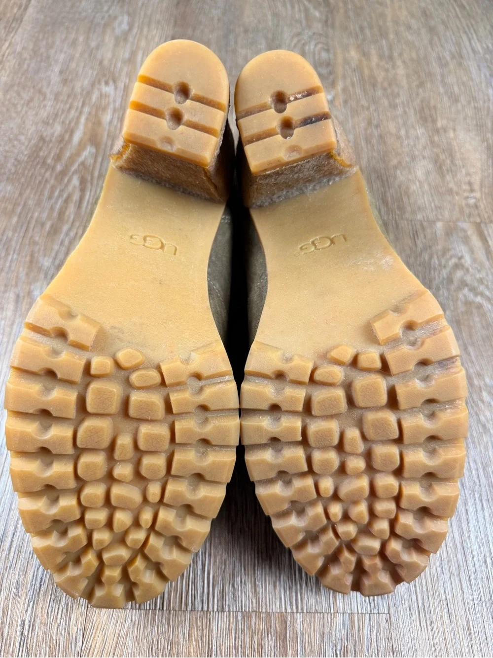 UGG Australia Calynda Suede Lace-Up Heeled Ankle Booties Olive Sheepskin | 9